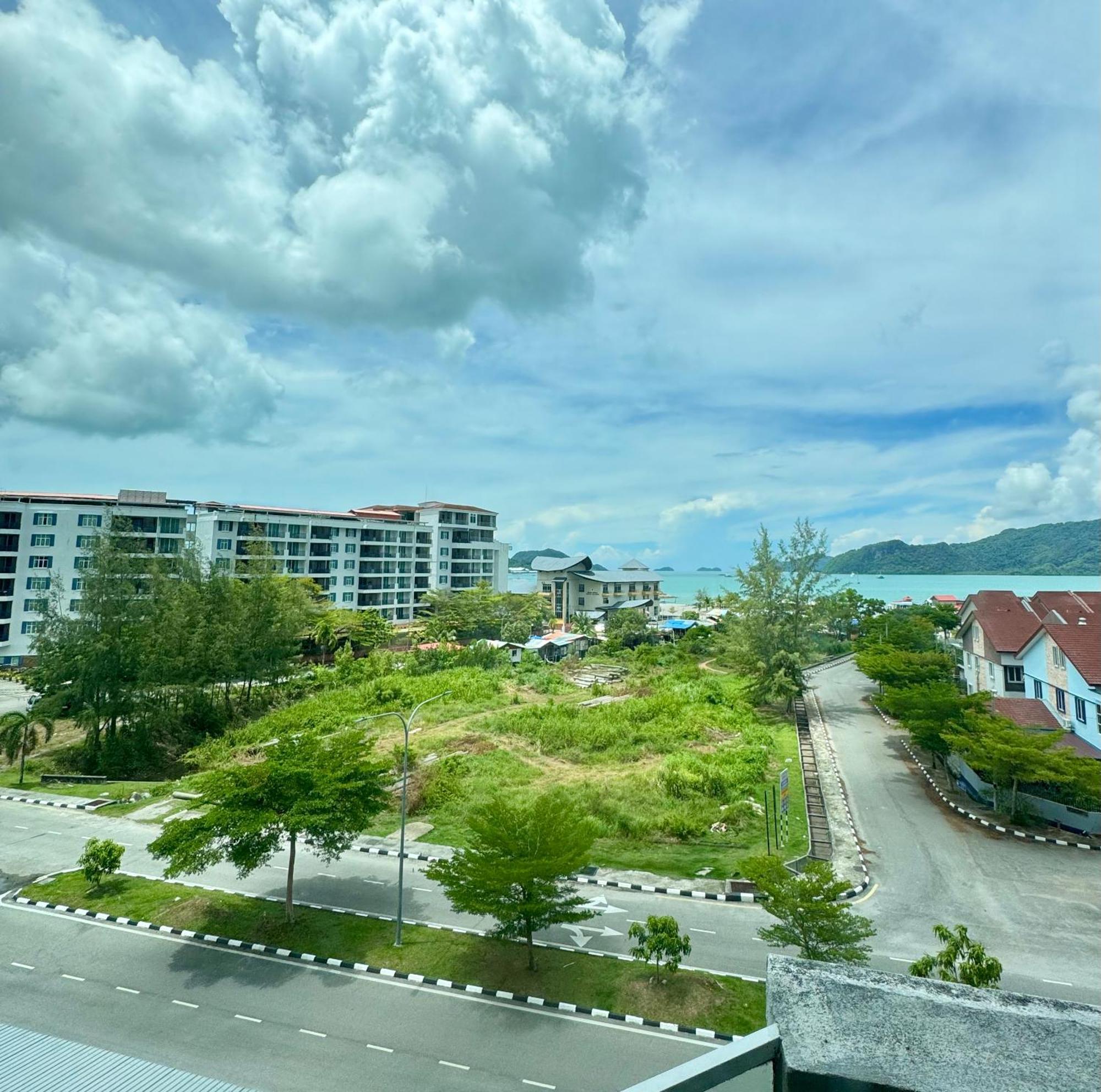 Full Moon Apartment Kuah Exterior foto